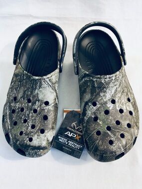 Crocs x Real Tree Clogs